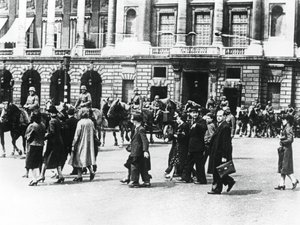 Tyske tropper i okkuperte Paris, juni 1940 av Unbekannt