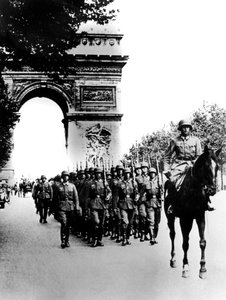 Tyske tropper marsjerte på Champs Elysees, Paris, 14. juni 1940 av Unbekannt