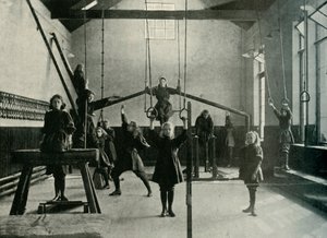 Jentegymnaster ved Royal Institution for the Deaf and Dumb, Friar Gate, Derby, 1902. av Unbekannt