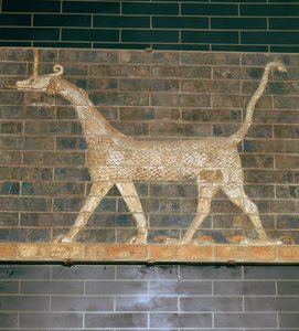 Glasert mursteinrelieff av en mushrushu på Ishtar-porten, 7. århundre f.Kr av Unbekannt