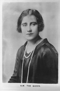 HM Dronning Elizabeth, dronningens mor, 1937 av Unbekannt
