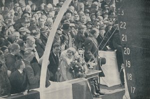 HRH hertuginne av York med Duke of York, lanserte Strathmore 4. april 1935, 1936 av Unbekannt