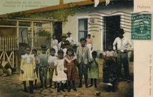 Beboer for solenergi. Beboere i en leiegård, c1913 av Unbekannt