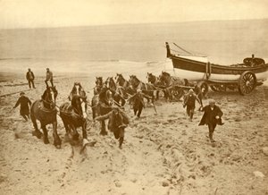 Hauling the Lifeboat, c1930. av Unbekannt