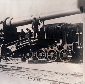 Tungt artilleri på et tog, c1914-c1918 av Unbekannt