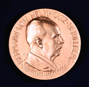 Hermann Ludwig Ferdinand von Helmholtz , tysk fysiker og fysiolog, 1907 av Unbekannt