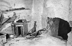 Hull laget av ranere for å få adgang til Tutankhamons grav, Egypt, 1933-1934 av Unbekannt