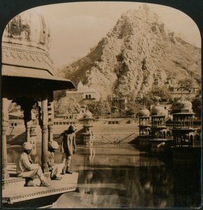 Holy Tank of Alwar, omgitt av palasser og helligdommer, en scene med overlegen skjønnhet, India, 1907 av Unbekannt