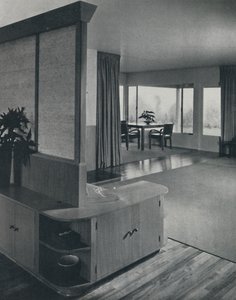 Hus i Pomona, California ... med utsikt over stuen, 1942. av Unbekannt