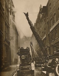 Hvordan London Fire Brigade kommer til å ta tak i fienden sin, c1935. av Unbekannt