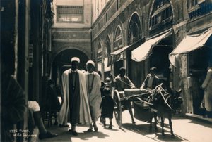I The Bazaar, Tunis, Egypt, 1936 av Unbekannt