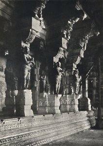 Interiør i et hinduistisk tempel, Ceylon, 1926 av Unbekannt