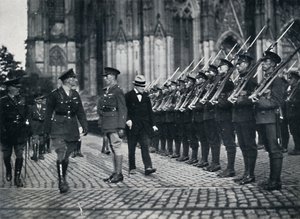 Inspeksjon av tropper ved foten av Kölnerdomen, 1919, 1945 av Unbekannt