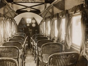 Interiør i et passasjerfly utstyrt med Napier-motorer, ca 1920-tallet av Unbekannt