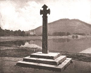 Inveraray Castle og Celtic Cross, Argyll, Skottland, 1894. av Unbekannt