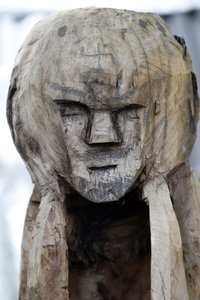 Jarai (Gia Rai) etnisk gruppe. Verneånden til en Jarai-grav. Trestatue. Con Tum. Vietnam av Unbekannt