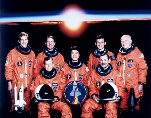 John Glenn og mannskapet, juni 1998 av Unbekannt