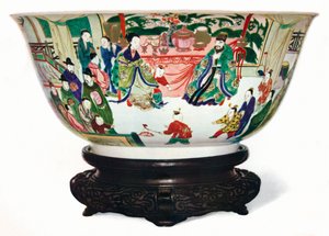 Kangxi Period Famille Verte skål med en scene av det keiserlige hoff, kinesisk, c1705 av Unbekannt