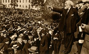Keir Hardie holder en tale på Trafalgar Square, London, 2. august 1914, 1933. av Unbekannt
