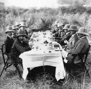 King George V 1865-1936 spiste lunsj etter tigerjakt i Nepal, 1911 1936 av Unbekannt