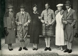 King George V, Queen Mary, Prince George, Princess Marina ... på Balmoral i 1934, 1951. av Unbekannt