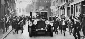 King George vs siste besøk i East End, London, ca 1930-tallet av Unbekannt