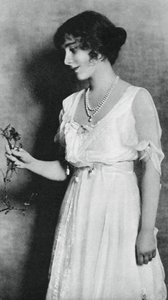 Lady Elizabeth Bowes-Lyon med en rød nellike, 1923, 1937 av Unbekannt
