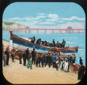 Sjøsetting av livbåten, c1900. av Unbekannt