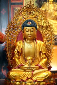 Leong San buddhisttempel. Gylden Buddha-statue. Singapore av Unbekannt