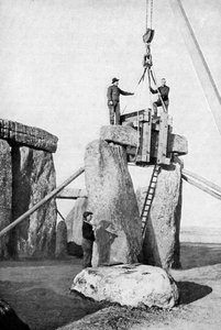 Løfting av en pålegg ved Stonehenge, 1901, c1920 av Unbekannt