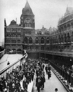 Liverpool Street Station klokken ni om morgenen, London, 1926-1927 av Unbekannt