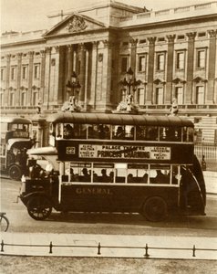 Londons nye allværsbuss, 1927, 1935. av Unbekannt