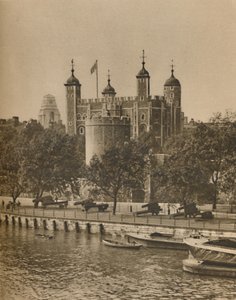 Londons eldste og nyeste offentlige bygninger fra Tower Bridge, c1935. av Unbekannt