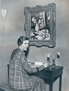 Marie Ney i leiligheten hennes, c1934 av Unbekannt
