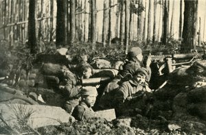 Maxim-pistol i aksjon på den britiske fronten, første verdenskrig, 1915, c1920. av Unbekannt