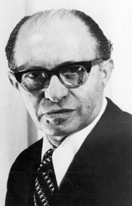 Menachem Begin 1913-1992, polskfødt israelsk statsmann, 1978 av Unbekannt