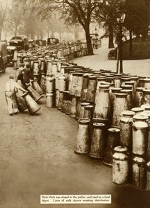 Melk kjerner i Hyde Park under General Strike, London, 1926, 1935. av Unbekannt