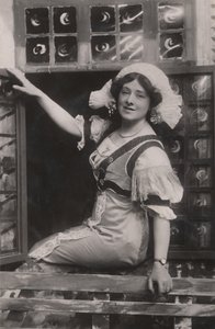Frøken Isabel Jay, 1879-1927, som Christine i Dear Little Denmark., c1909. av Unbekannt