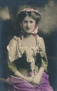 Frøken Phyllis Dare, c1930. av Unbekannt