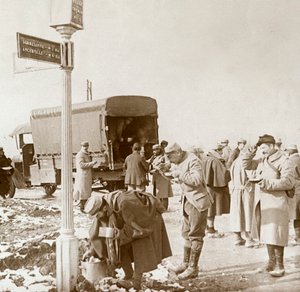 Mobilt kjøkken på Voie Sacrée, Verdun, Nord-Frankrike, c1914-c1918. av Unbekannt