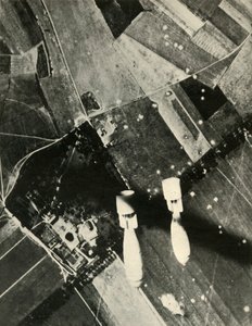 Flere britiske bomber på en fiendtlig flyplass, 1939-1940, 1941. av Unbekannt