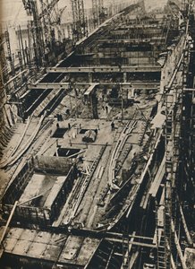 Mer enn 1000 fot lang. Shell of Queen Mary i de tidlige byggedagene, 1930-1934, 1936 av Unbekannt