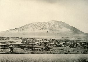 Mount Erebus...Det gamle krateret til venstre, c1908, 1909. av Unbekannt
