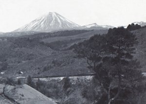 Mount Ngauruhoe, slutten av 1800-begynnelsen av det 20. århundre. av Unbekannt