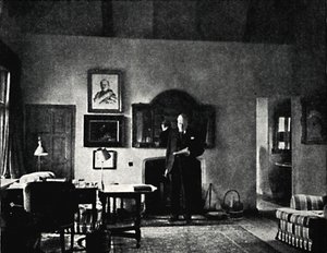 Mr. Churchill i hans studie i Westerham, 1930-tallet, 1945. av Unbekannt