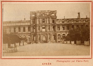 Paris kommune (1871): utsikt over Palais des Tuileries i Paris etter brannen i mai 1871. Fotografi av Pierre Pepetit. Trykk på papp, Dim. 9x5,4 cm av Unbekannt
