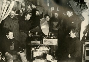 Music in the Hut, c1908, 1909. av Unbekannt