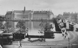 New County Hall and Boadicea Monument, London, c1925 av Unbekannt