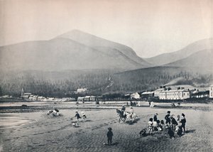 Newcastle, Co. Ned. - The Strand, med Slieve Donard, 1895 av Unbekannt