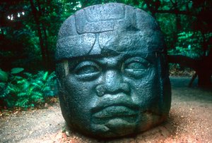 Olmec utskåret hode fra La Venta, Pre-Columbian, Mellom-Amerika, 1150-800 f.Kr. av Unbekannt
